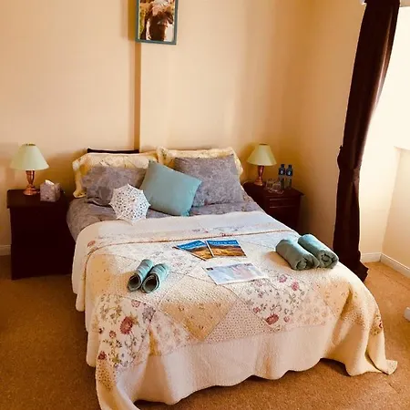 לינה וארוחת בוקר Treasure Box Retreat