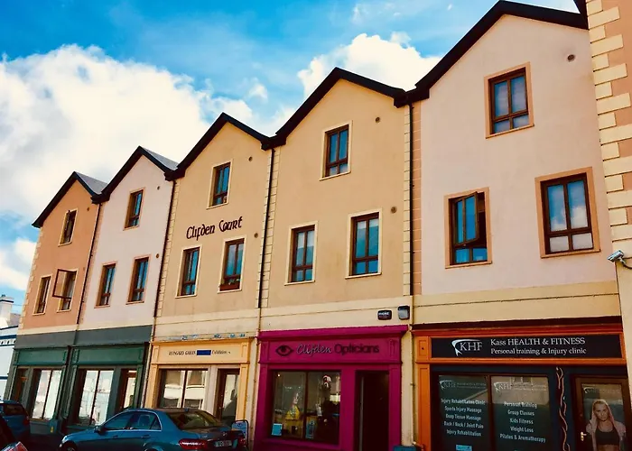 לינה וארוחת בוקר Treasure Box Retreat קליפדן